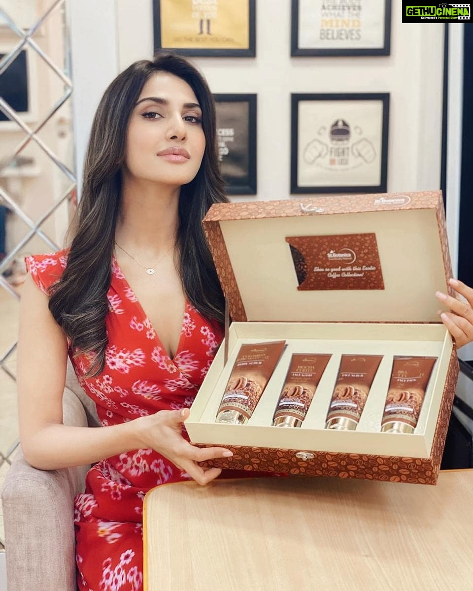 Vaani Kapoor Instagram - Sometimes, even our skin needs a wake-up boost! I love to start my day with a cup of coffee and @stbotanica.india’s premium coffee range ☕ And now, you can get the complete collection in this exclusive gift box autographed by me! So don’t wait, get your hands on the full range today at www.stbotanica.in. And as a special treat, you can now get 20% off on all your purchases! Just add coupon code Vaani20 for super savings! #stbotanica #stbotanicaindia #becauseyouarebeautiful