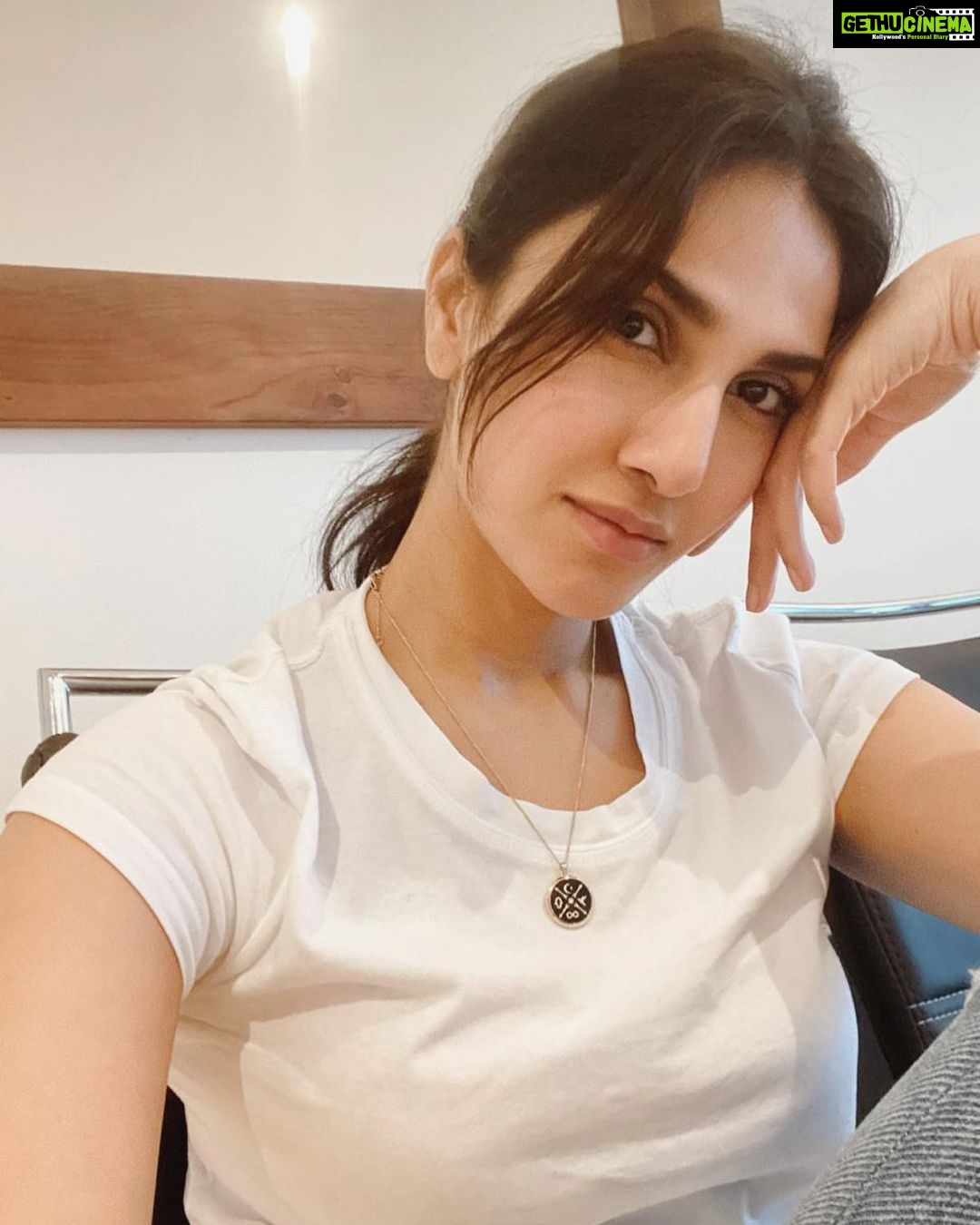Vaani Kapoor Instagram - Moment to myself ⏳