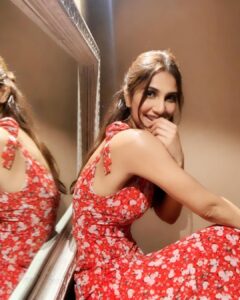 Vaani Kapoor Instagram - EZ vibe ✨✨