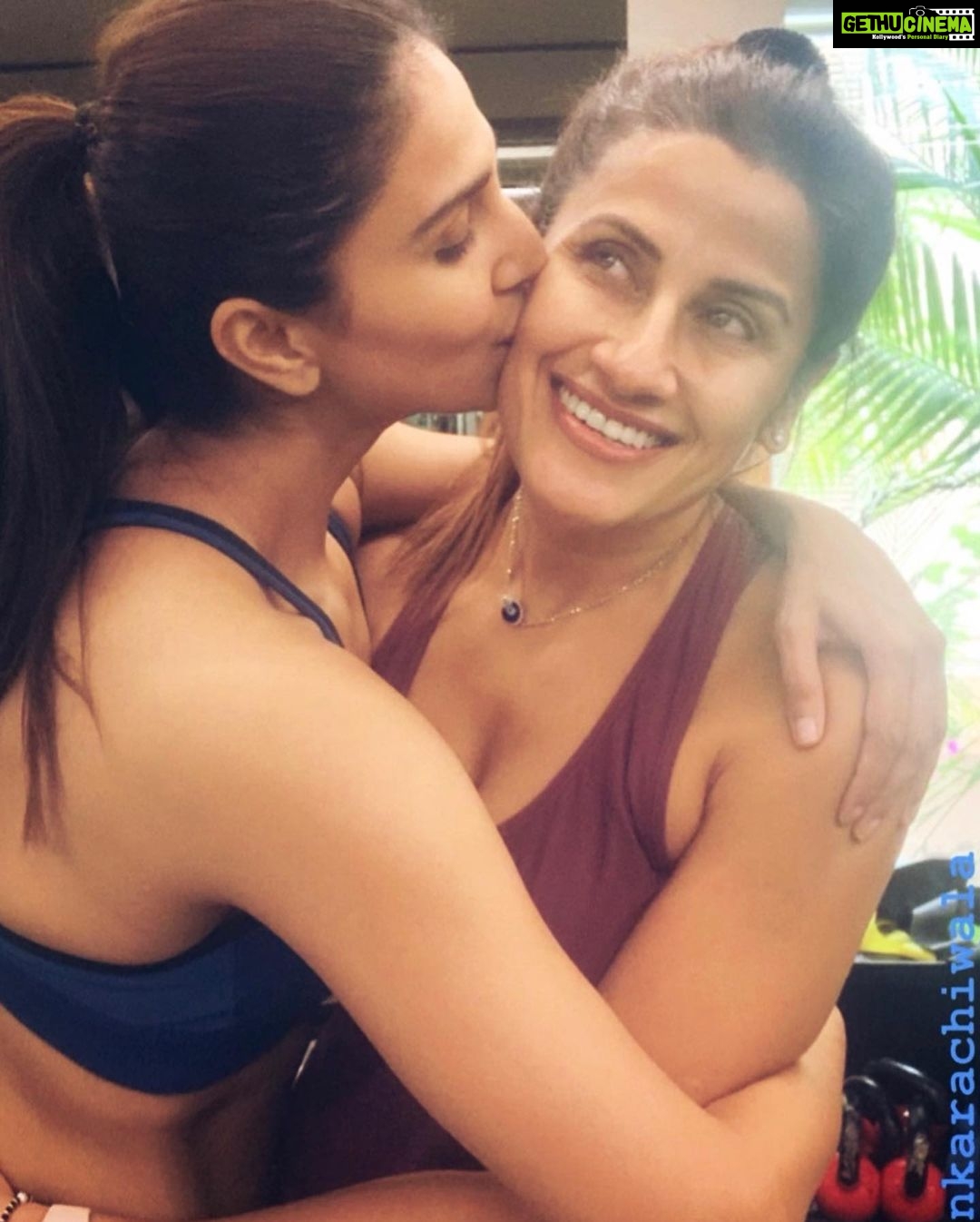 Vaani Kapoor Instagram - Happiest birthday my yasu !!! πππ Youβre a source of positivity , inspiration and motivation !!! Thank you for always being there for me π€, pushing me harder and to do better .. so blessed to have you in my life .. lots n lots of love β€οΈ