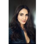 Vaani Kapoor Instagram - Good Vibes only 🌺