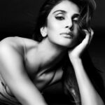 Vaani Kapoor Instagram - Noir Et Blanc 🌍