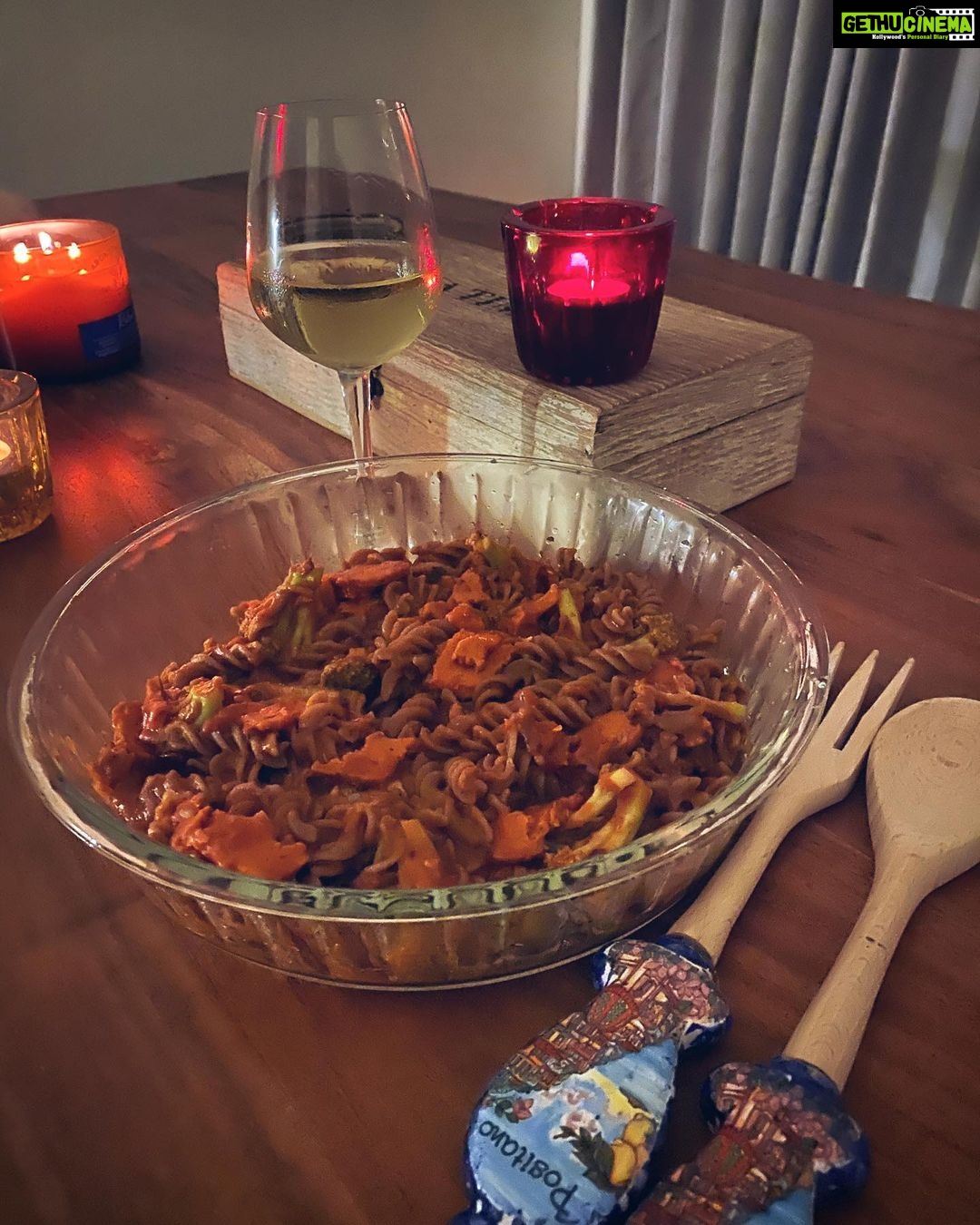 Vaani Kapoor Instagram - Dinner for one ☝️ #quarantineandchill