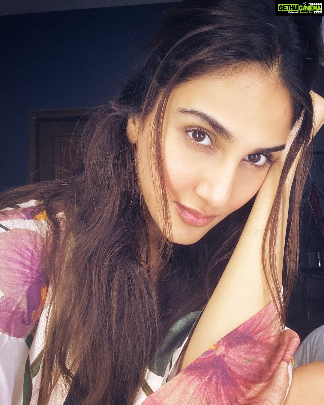 Vaani Kapoor Instagram - About last night ! And pretty much the next 20 🌃😷 🖐 🧼🙏 #stayhomestaysafe