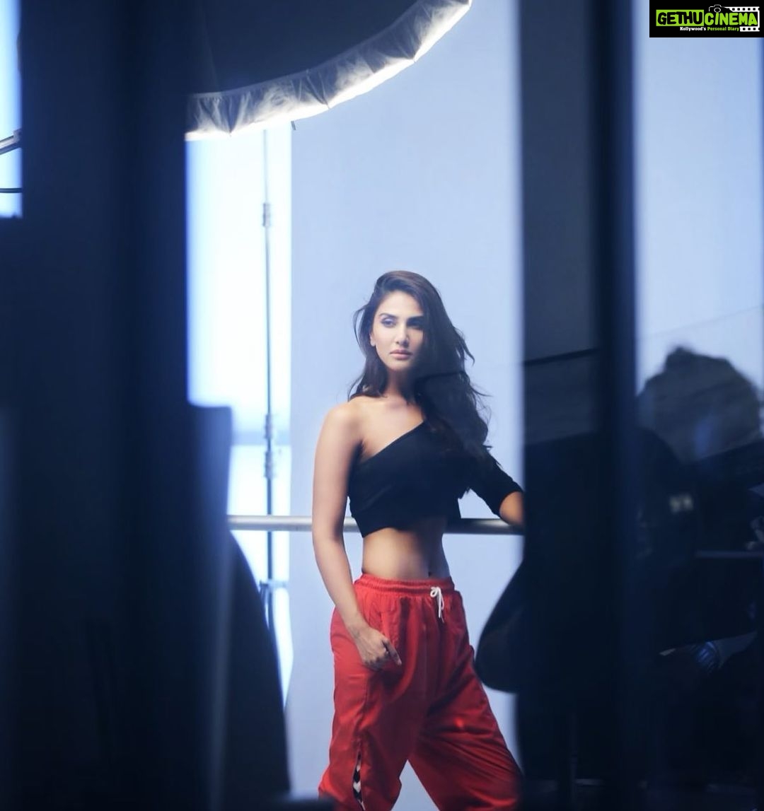 Vaani Kapoor Instagram - Appearances are glimpses of the unseen💫