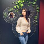 Vaani Kapoor Instagram - Here’s looking at you 2020 ! P.S don’t miss the photobomber 😜