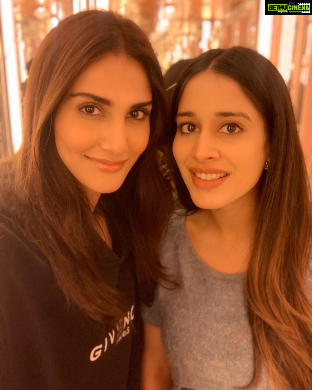 Vaani Kapoor Instagram - Sometimes unexpected moments are the sweetest ππ§Ώπ€ππππ with ma Cherie .. love you @meher89