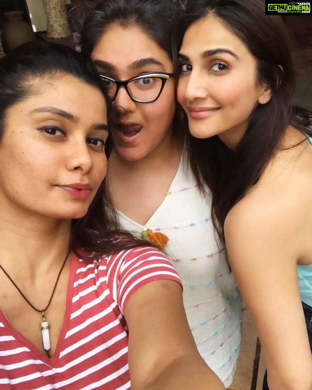 Vaani Kapoor Instagram - π¦ΉββοΈπ©βπ€π¦ΈββοΈ