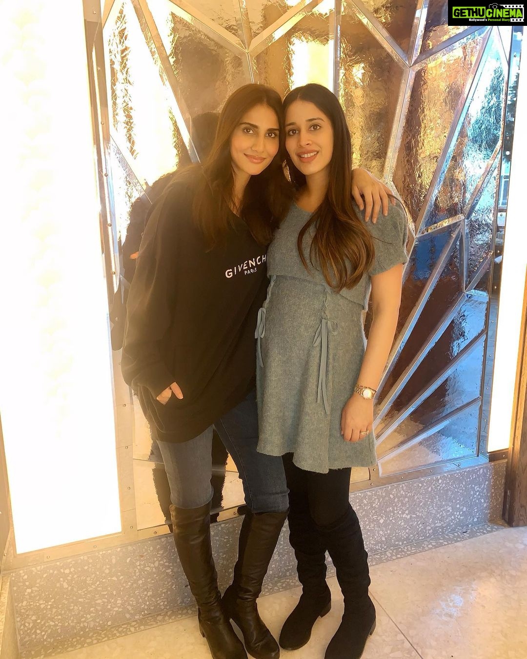 Vaani Kapoor Instagram - Sometimes unexpected moments are the sweetest ππ§Ώπ€ππππ with ma Cherie .. love you @meher89