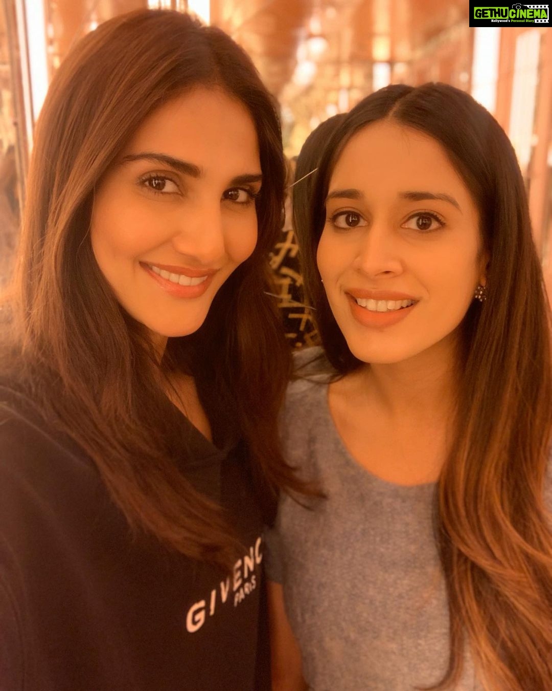 Vaani Kapoor Instagram - Sometimes unexpected moments are the sweetest ππ§Ώπ€ππππ with ma Cherie .. love you @meher89