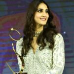 Vaani Kapoor Instagram – Delighted to be part of @indian_jeweller awards 👏👏
Jewellery by @raniwala1881