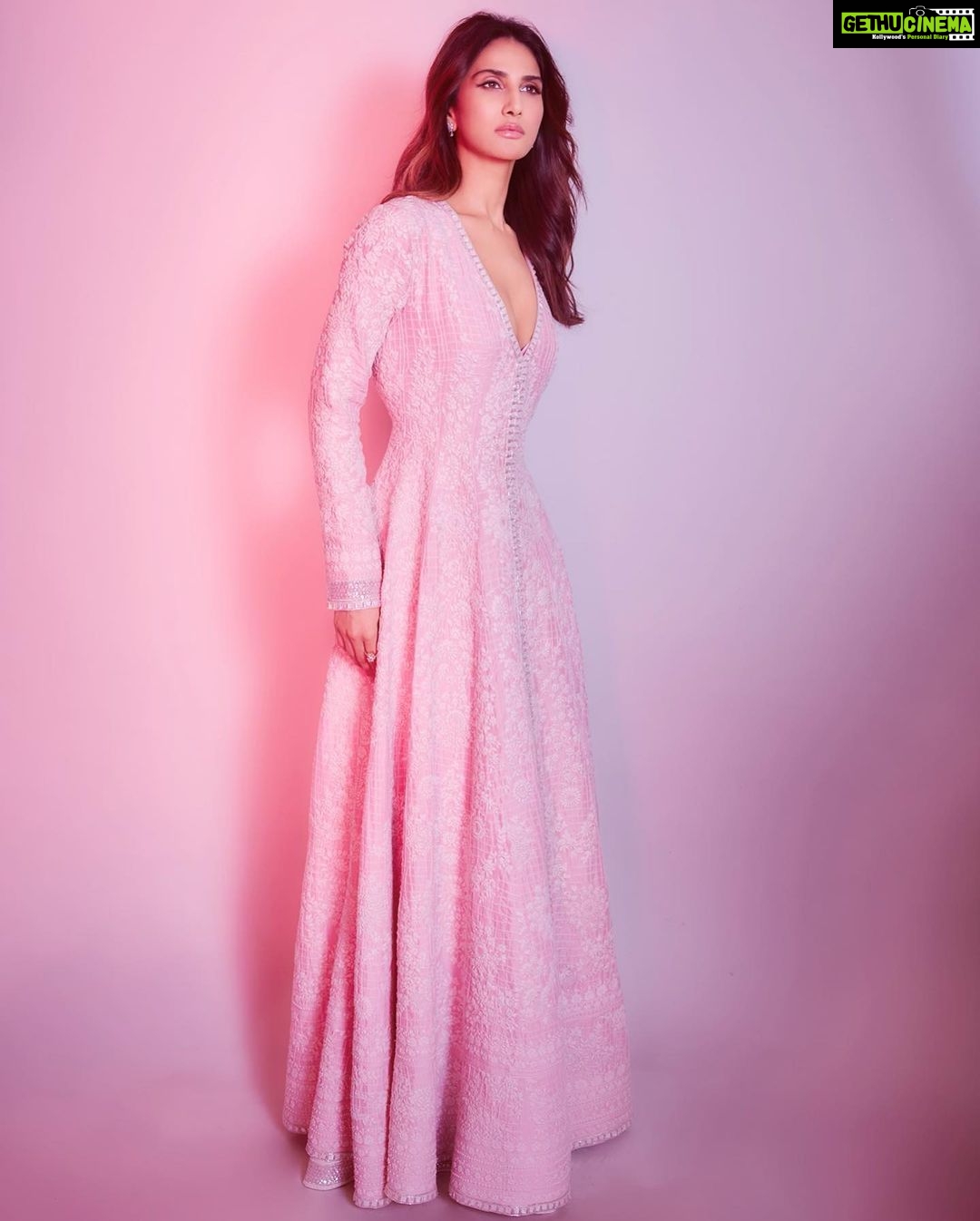 Vaani Kapoor Instagram - Cotton candy dreams 🍭🍭🍭
