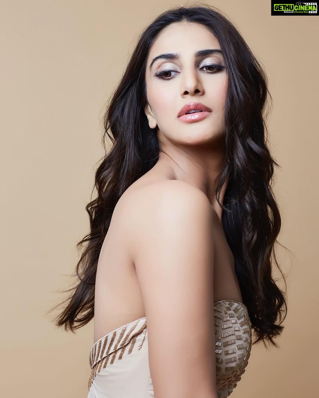 Vaani Kapoor Instagram - Note to self - I’ve got your back 📝