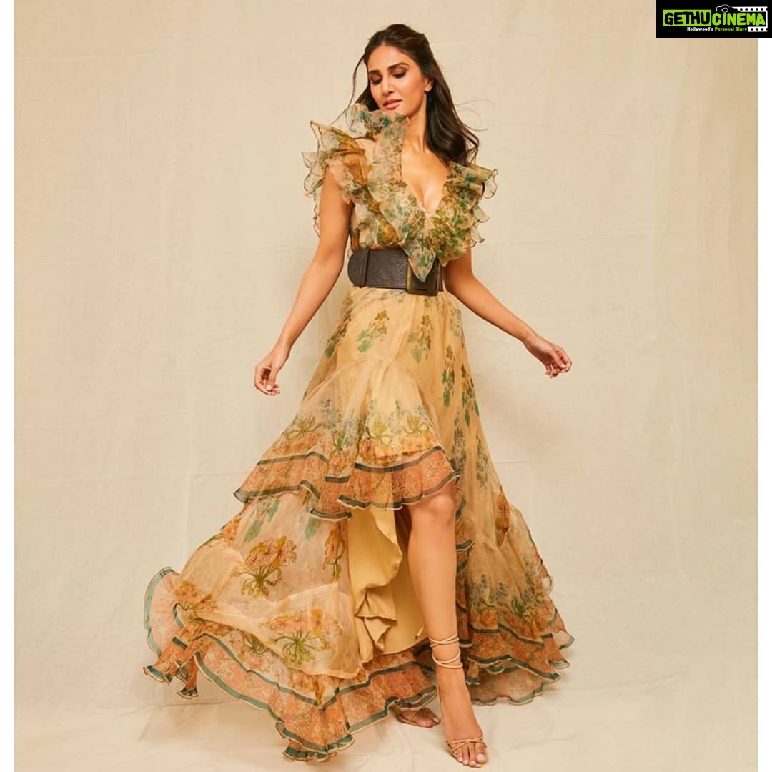 Vaani Kapoor Instagram - Let it come. Let it go. Let it flow