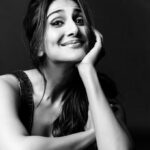 Vaani Kapoor Instagram - 🙃