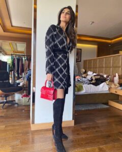 Vaani Kapoor Instagram - Maanvi in the Making 👗❤️
Styled by @thetyagiakshay
assisted by @itsfatimabaluch