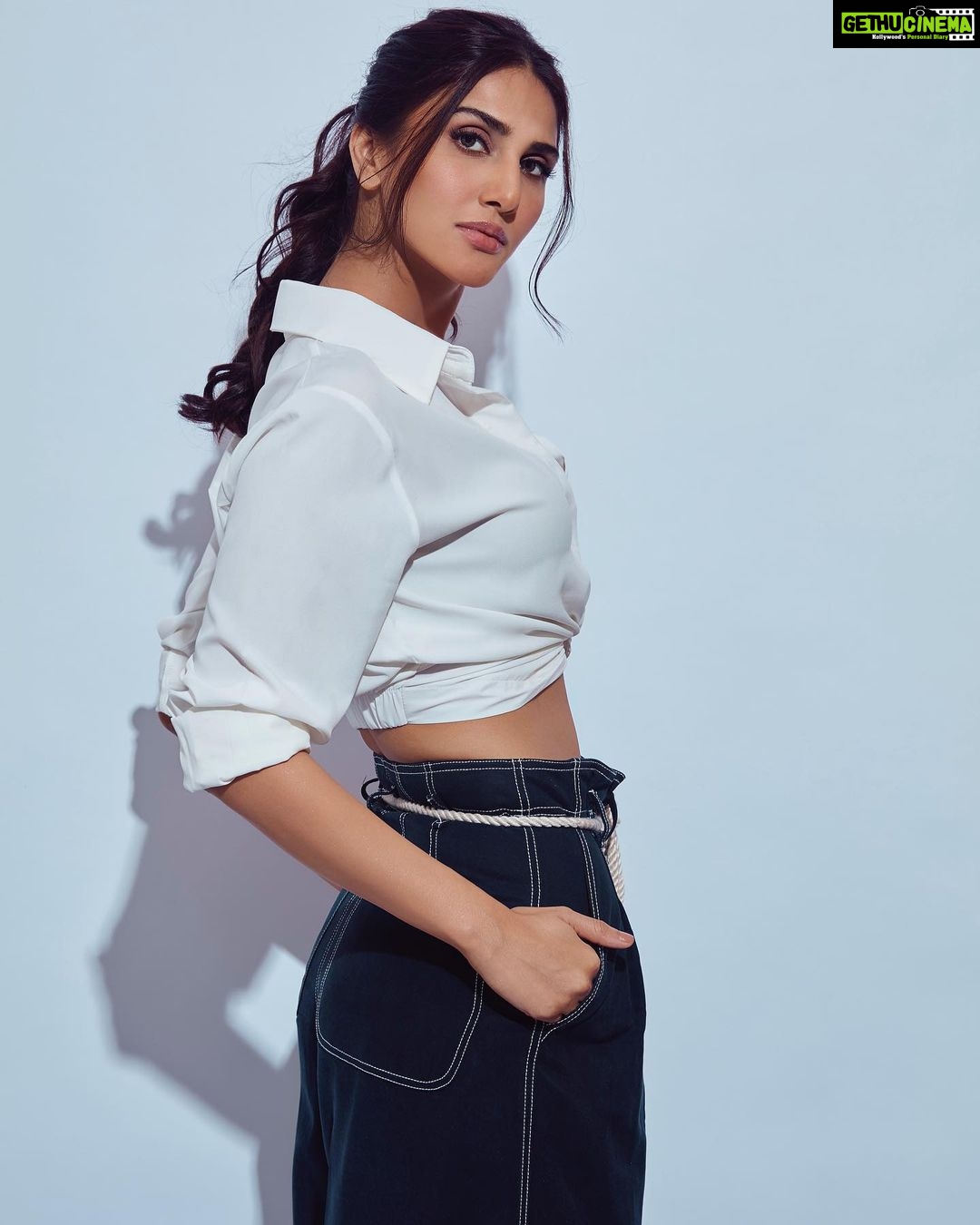 Vaani Kapoor Instagram - आज मूड है भयंकर