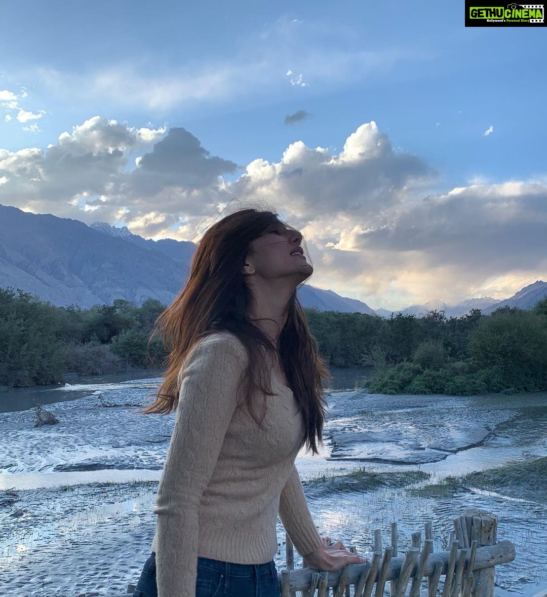 Vaani Kapoor Instagram - Head in the clouds, heart in the wind.. feet firmly planted on the ground 💫✨