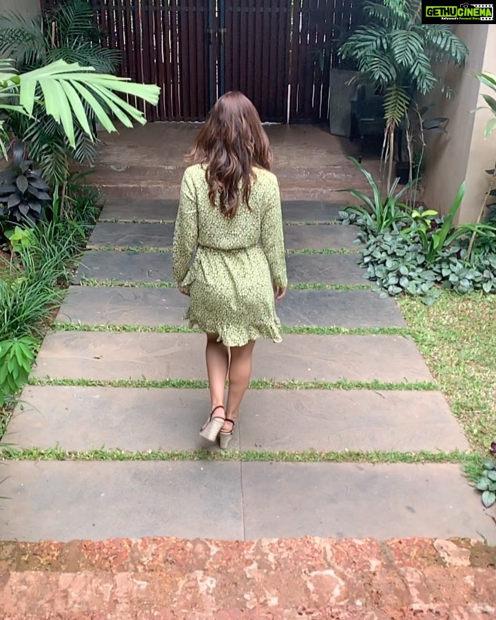 Vaani Kapoor Instagram - Let’s wander where the Wifi is weak 📍⚠️