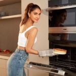 Vaani Kapoor Instagram - For the Love of 🥧 👩‍🍳 @carysilkitchen 🙆‍♀️
