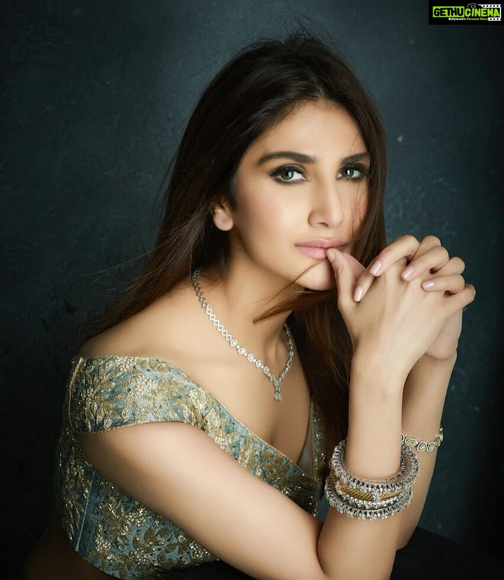 Vaani Kapoor Instagram - Nothing can dim the light that shines from within - Maya Angelou ✨