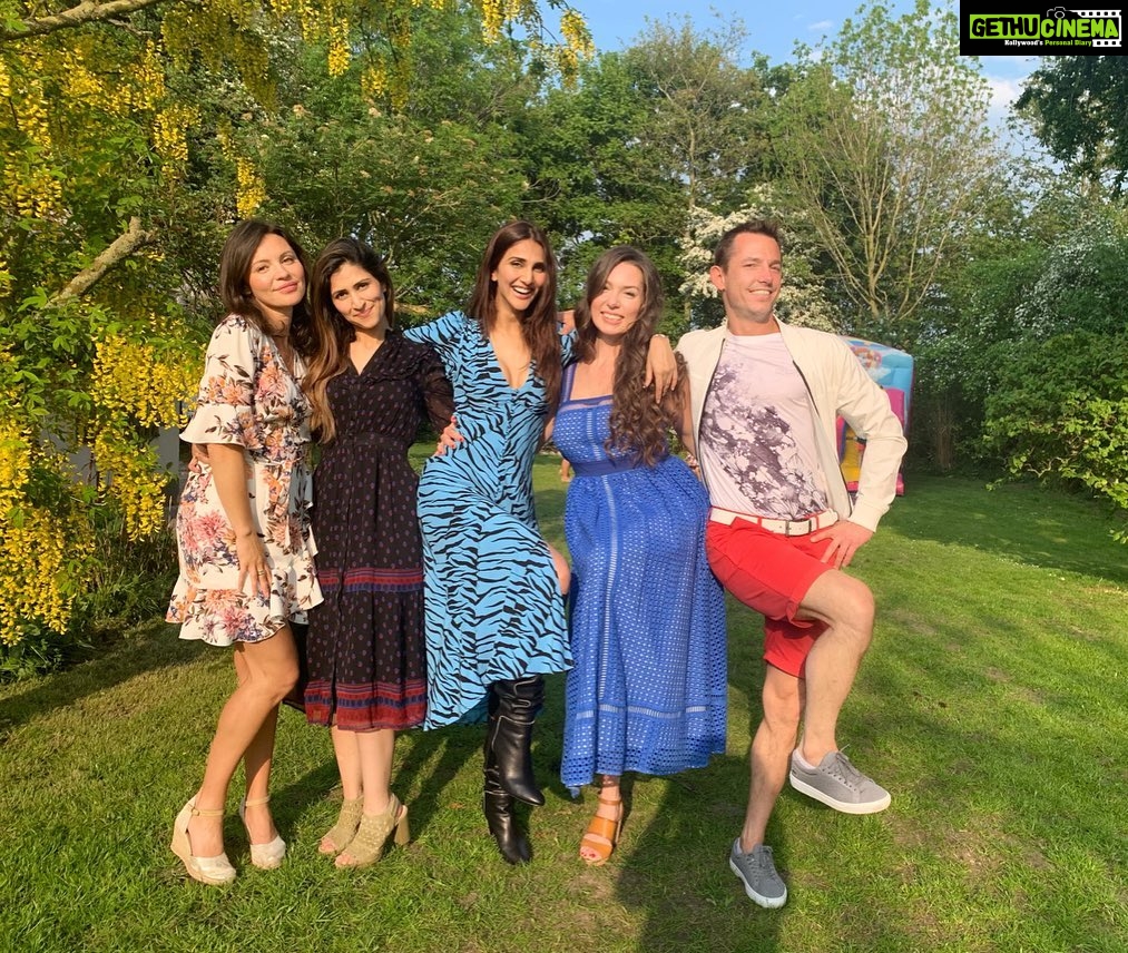 Vaani Kapoor Instagram - LIFE is BEAUTIFUL πβοΈπΈππ