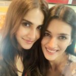 Vaani Kapoor Instagram - A bunch full of loonies 🐰🐰🐰@kritisanon @adrianjacobsofficial @aasifahmedofficial @tejalshetty
