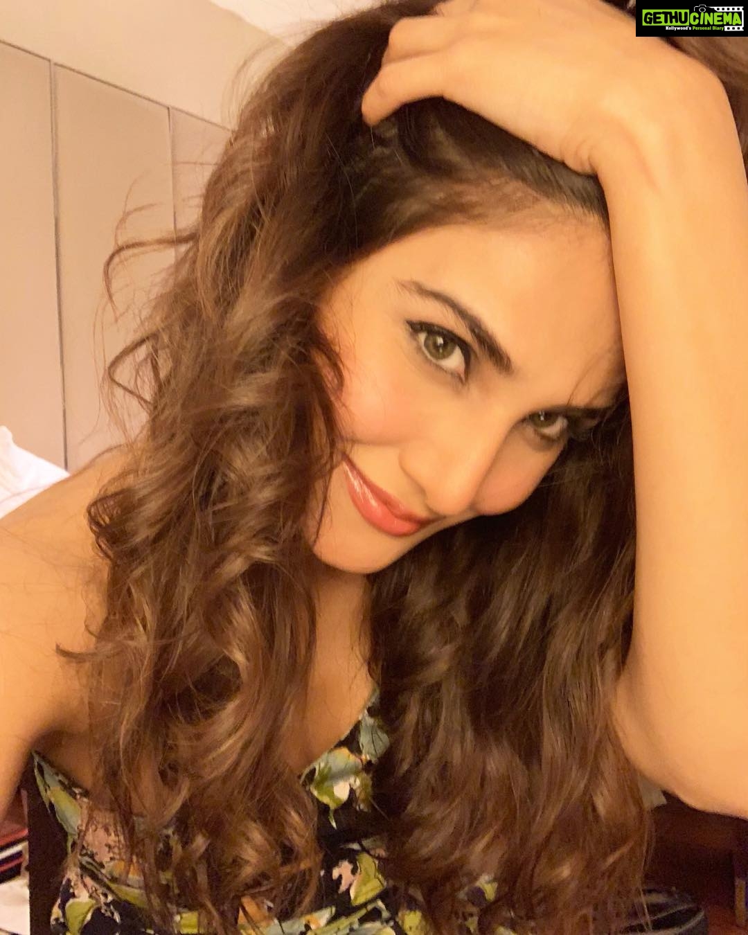 Vaani Kapoor Instagram - Who knew playing with fabrics could be so much fun? Celebrate #5DaysOfFashion πwith me and @r.elanofficial at #LFWSR19. Stay tuned ππ