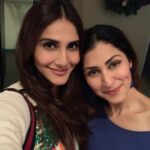 Vaani Kapoor Instagram - In the honour of world siblings day sending you a big fat choking 🤗!!!!!! I heart you ❤️❤️❤️❤️❤️❤️❤️❤️❤️ ❤️❤️❤️❤️❤️❤️❤️❤️❤️❤️❤️❤️❤️❤️❤️❤️#siblinglove #belatedsiblingsday