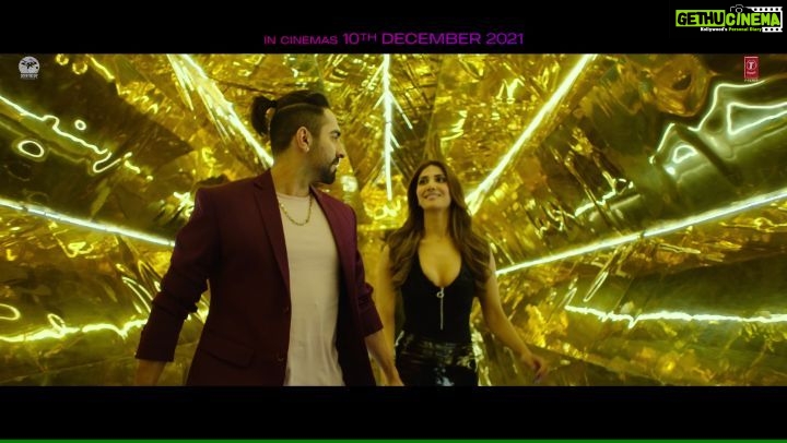 Vaani Kapoor Instagram - Crazier the family, deeper the love! 🥰 #ChandigarhKareAashiqui, IN CINEMAS 10 DECEMBER @gattukapoor @ayushmannk #bhushankumar @pragyakapoor_ #krishankumar @abny7 @paranjapetushar #supratiksen @castingchhabra @sachinjigar @tseriesfilms @gitspictures @tseries.official