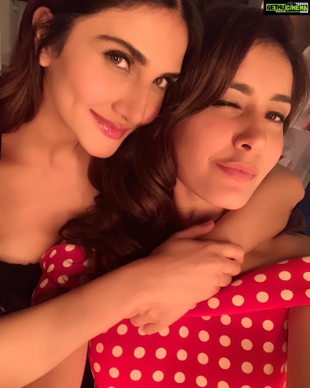 Vaani Kapoor Instagram - It’s my Chica's day!!!! Happy Birthday gorgeous ❤️ keep on shining my heart 👯♀️