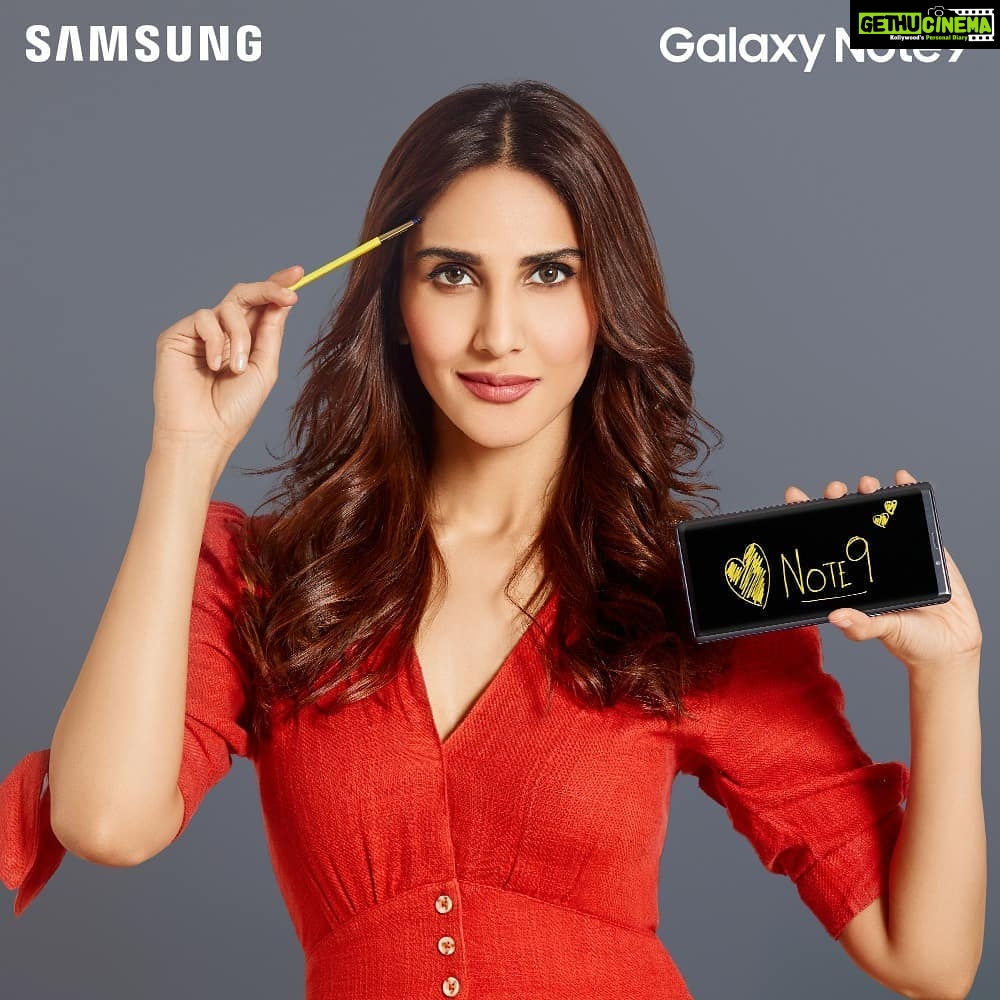 Vaani Kapoor Instagram - Thoughts? Notes? Whimsical doodles? All you gotta do is S Pen it down with the #GalaxyNote9 !