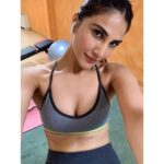 Vaani Kapoor Instagram - Heya! How’s your Monday goin ? ⏰