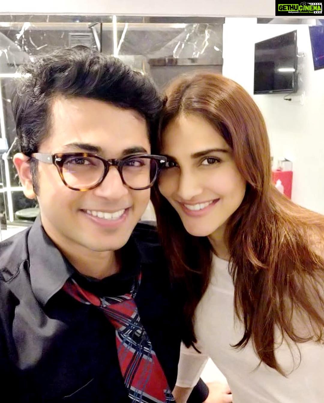 Vaani Kapoor Instagram - Bonafide genius! Ain’t nobody like you my friend 🖖@dr.jewelgamadia