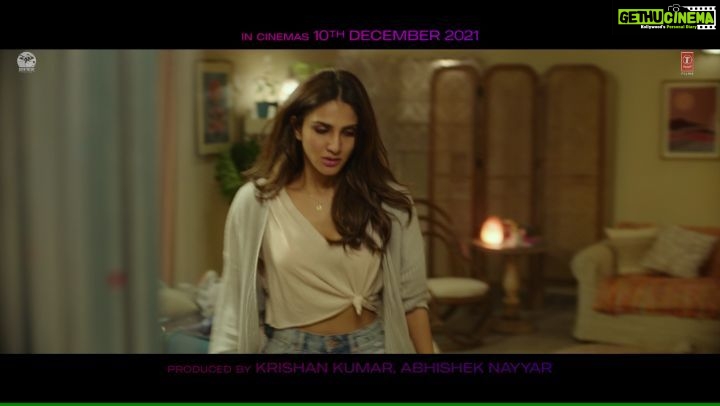 Vaani Kapoor Instagram - Ye kahani ka twist nahi Inki aashiqui ka test hai! Watch #ChandigarhKareAashiqui in cinemas on 10th Dec @gattukapoor @ayushmannk #bhushankumar @pragyakapoor_ #krishankumar @abny7 @paranjapetushar #supratiksen @castingchhabra @sachinjigar @tseriesfilms @gitspictures @tseries.official