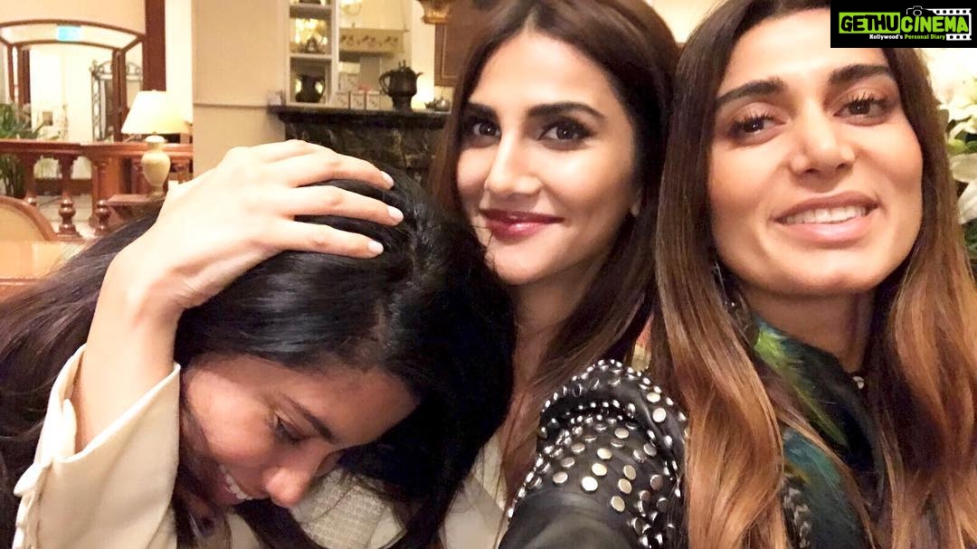 Vaani Kapoor Instagram - My Girls💜 #Comfort 💕