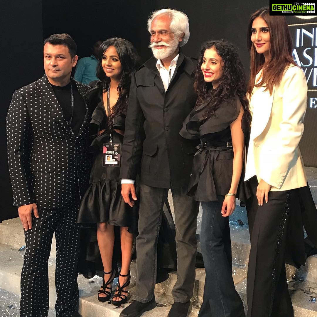 Vaani Kapoor Instagram - Belle of the ball 👸🏼or Bond girl ? Opened the show for @gauriandnainika and closed it for @nashishsoni at the first ever presentation of #aifwaw18