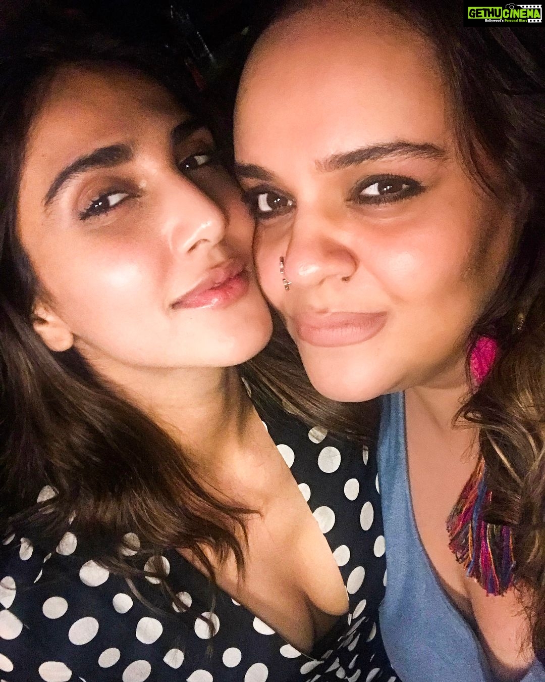 Vaani Kapoor Instagram - Celebrating my numero uno, @shanoosharmarahihai birthday🎉 love her to no end❤️❤️❤️❤️#borntobeawesome ⭐️