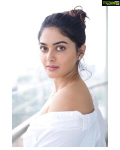 Vaibhavi Shandilya Instagram - आंख उठी मोहब्बत ने अंगड़ाई ली
.
 .
.
 .
.

📸 @debobroto001 
🥼 @priyanka_patel09 @zara 
🏠 @pretty.preeti.56 
.
 .
.
#happy #morning #goodmorning #goodday #instagram #instagood #white #eyes