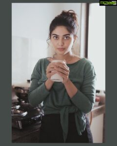 Vaibhavi Shandilya Instagram - It’s night time baby, want some hot golden milk ? 
.
 .
.
 .
.
 📸: @debobroto001 
👕 : @zara @priyanka_patel09 
🏠: @pretty.preeti.56 
.
 .
.
 .
.
#baby #night