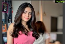 Vaibhavi Shandilya Instagram - I will just look at you... and only you #throwback Mumbai, Maharashtra