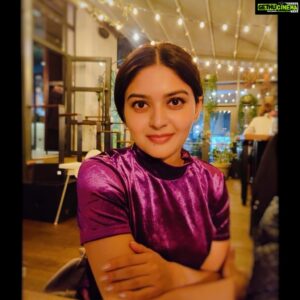 Vaibhavi Shandilya Instagram - This is how I might look at my partner on a date night 💜

#life #imagination 

PC: @pawankumarfilms
CC: @samyukthamenon_

Please note : CC is Caption Courtesy 😁