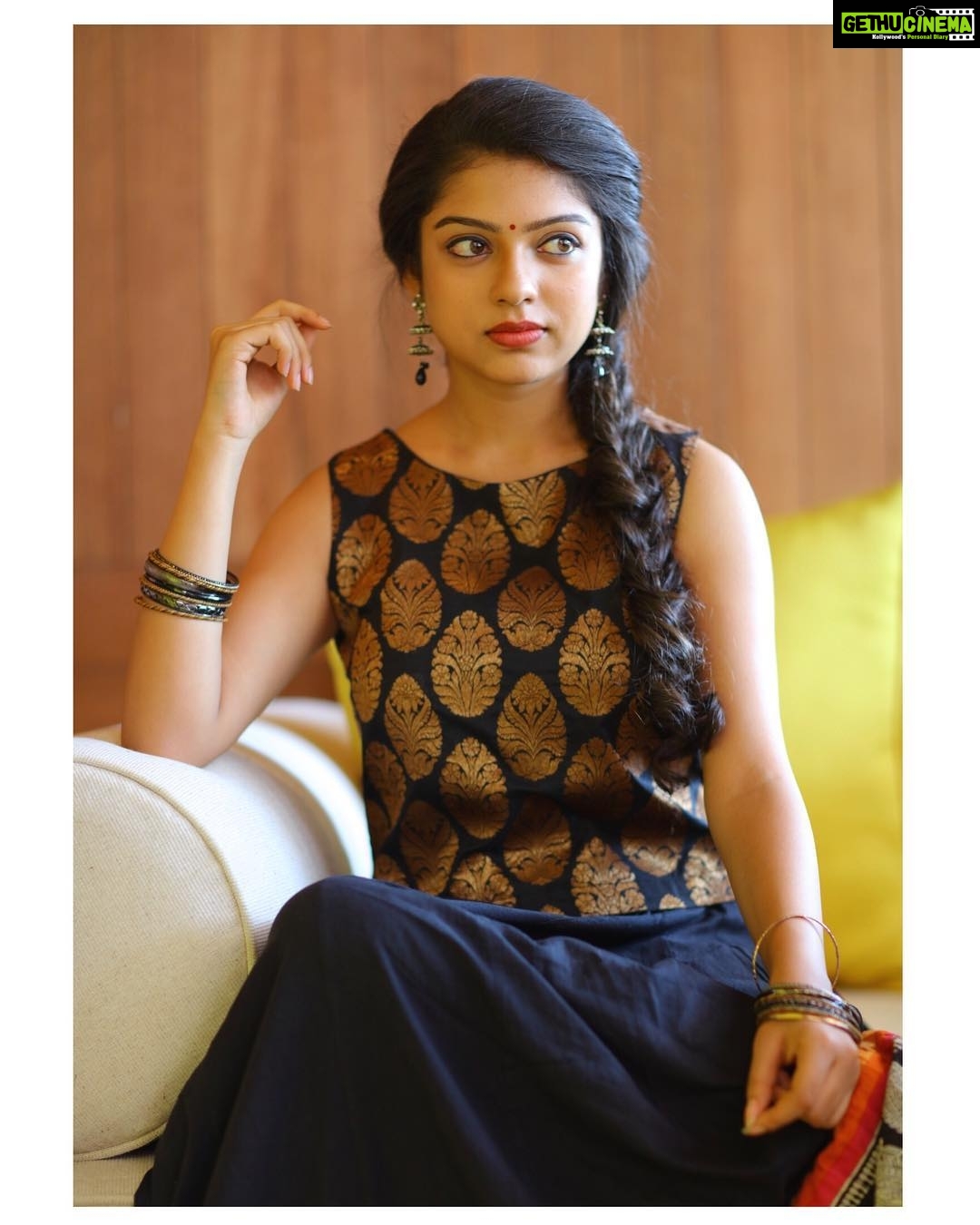 Varsha Bollamma Instagram - Happy Deepavali ♥️♥️♥️ PC @vicky5d #throwback