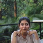 Varsha Bollamma Instagram - Ways to hide your chubby cheeks 🤓 Autumn Leaf Bistro Goa