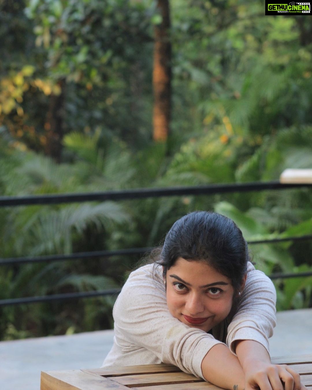Varsha Bollamma Instagram - Ways to hide your chubby cheeks 🤓 Autumn Leaf Bistro Goa