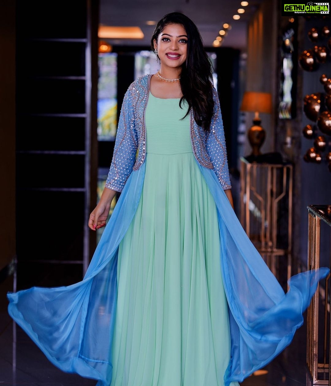 Varsha Bollamma Instagram - Hi. 👗 @zyrastudio 💇🏻♀️💄 @theglamupstudio 📸 @cappuccino_creatives