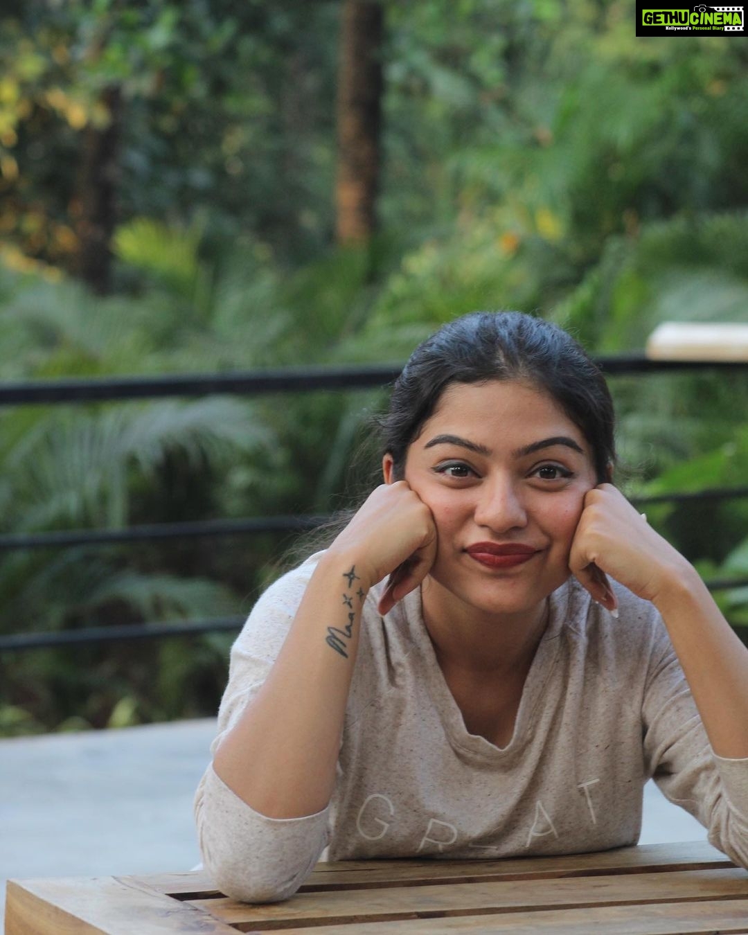 Varsha Bollamma Instagram - Ways to hide your chubby cheeks 🤓 Autumn Leaf Bistro Goa