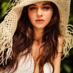 Vedhika Instagram – Be the Sun breaking through the clouds 🌤 📸 #AbhaySingh @eltonjfernandez @divyakdsouza @poojagulabani @sneha_singh94 @krishnakami