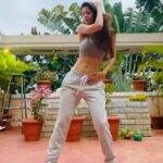 Vedhika Instagram - 🍑 #Peaches 🎵 @justinbieber. Choreo @mattsteffanina #FreeStyling #Dance #Groove