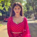 Vedhika Instagram – La vie en rose @bcos_its_silver @silkybindraofficial